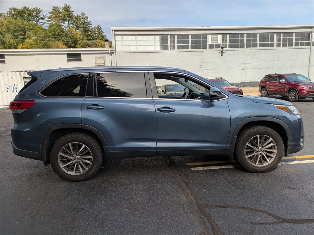 2019 Toyota Highlander XLE photo 2