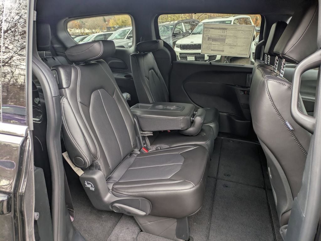 2026 Chrysler Pacifica Select - Photo 27