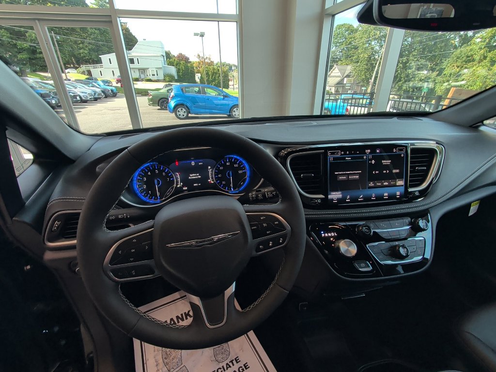 2026 Chrysler Pacifica Select - Photo 10