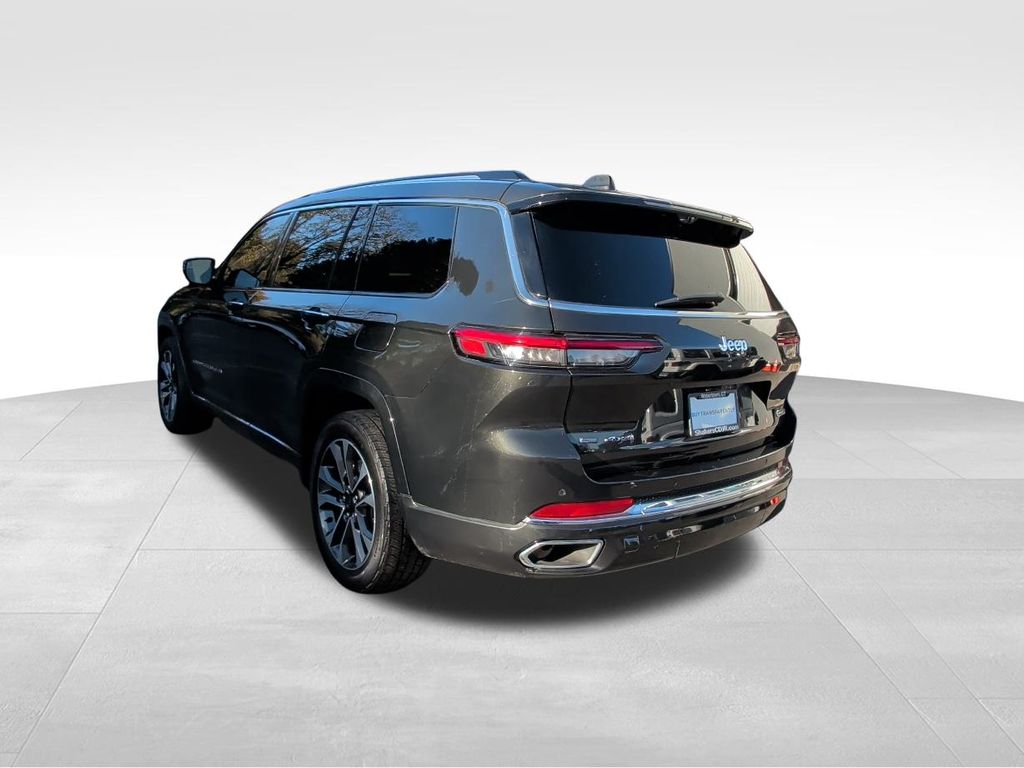 2022 Jeep Grand Cherokee Overland photo 2