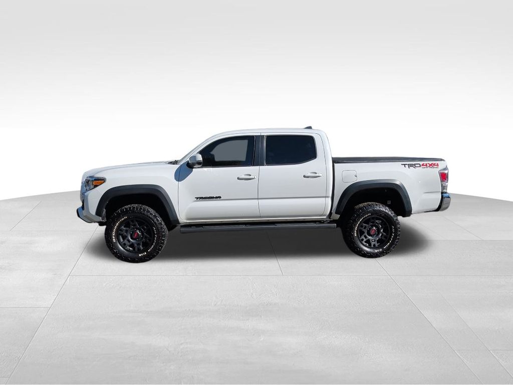 2021 Toyota Tacoma TRD Off-Road photo 2