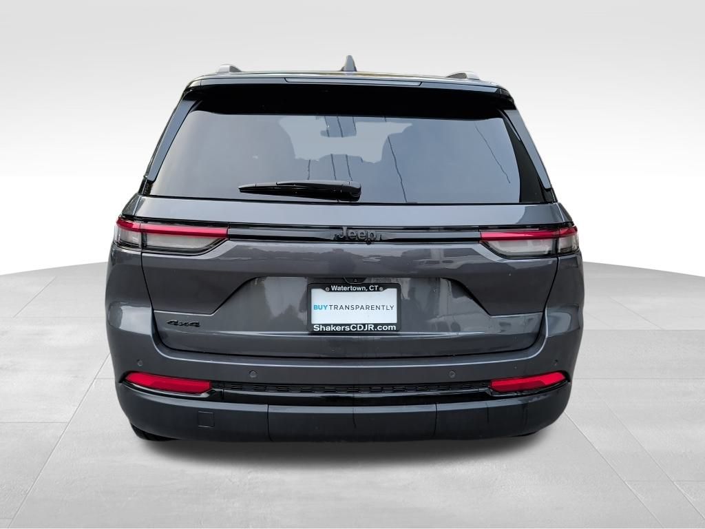 2025 Jeep Grand Cherokee Laredo Altitude X photo 2