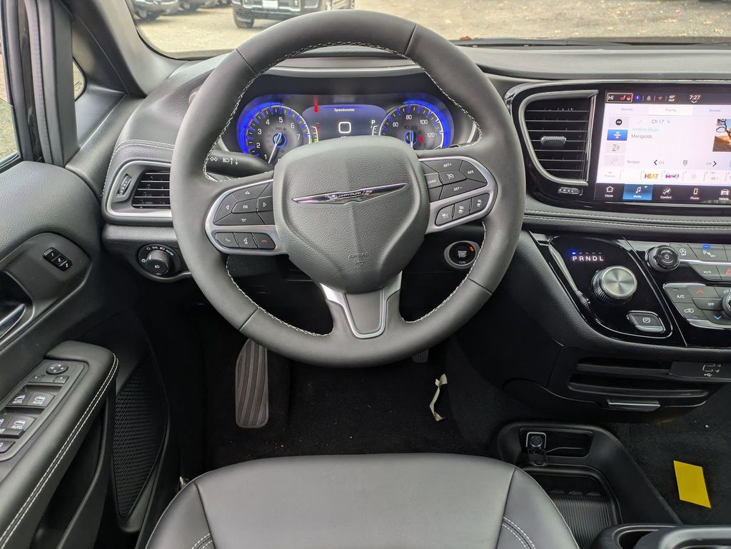 2026 Chrysler Pacifica Select - Photo 14