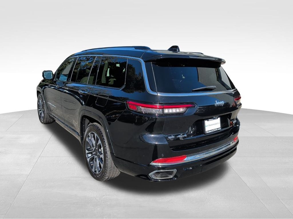 2022 Jeep Grand Cherokee Overland photo 2