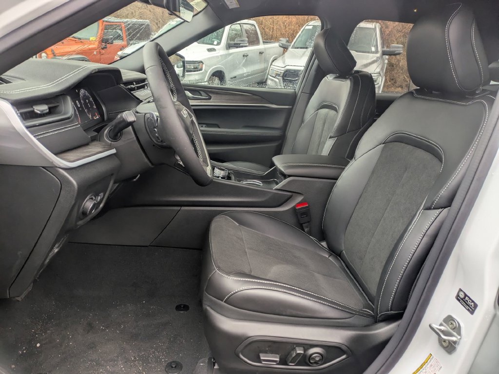 2026 Jeep Grand Cherokee Laredo - Photo 12