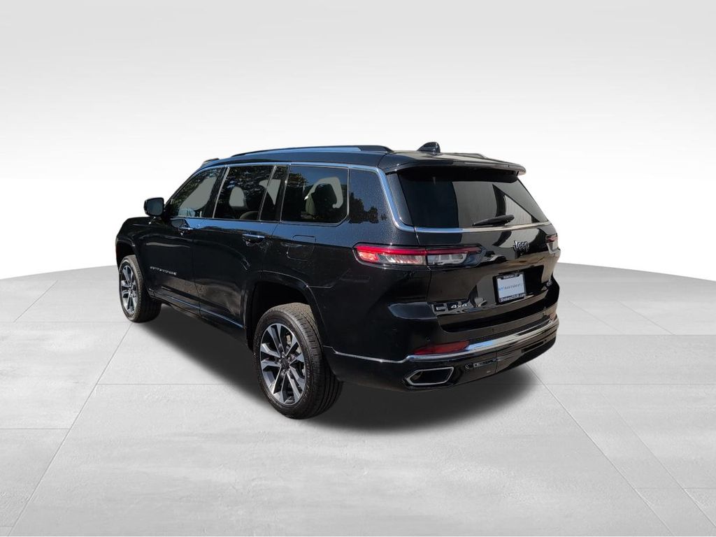 2022 Jeep Grand Cherokee Overland photo 2