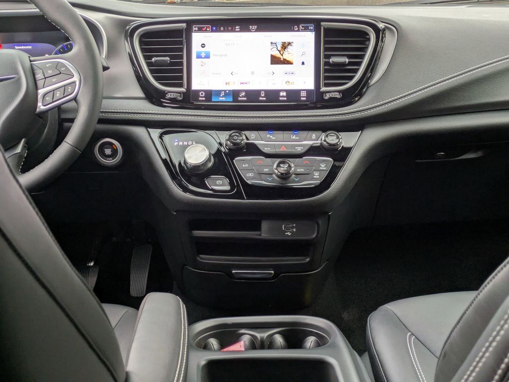 2026 Chrysler Pacifica Select - Photo 24
