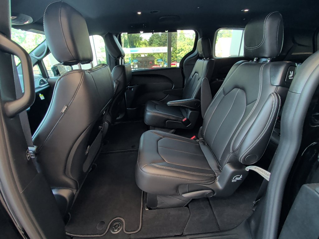 2026 Chrysler Pacifica Select - Photo 12