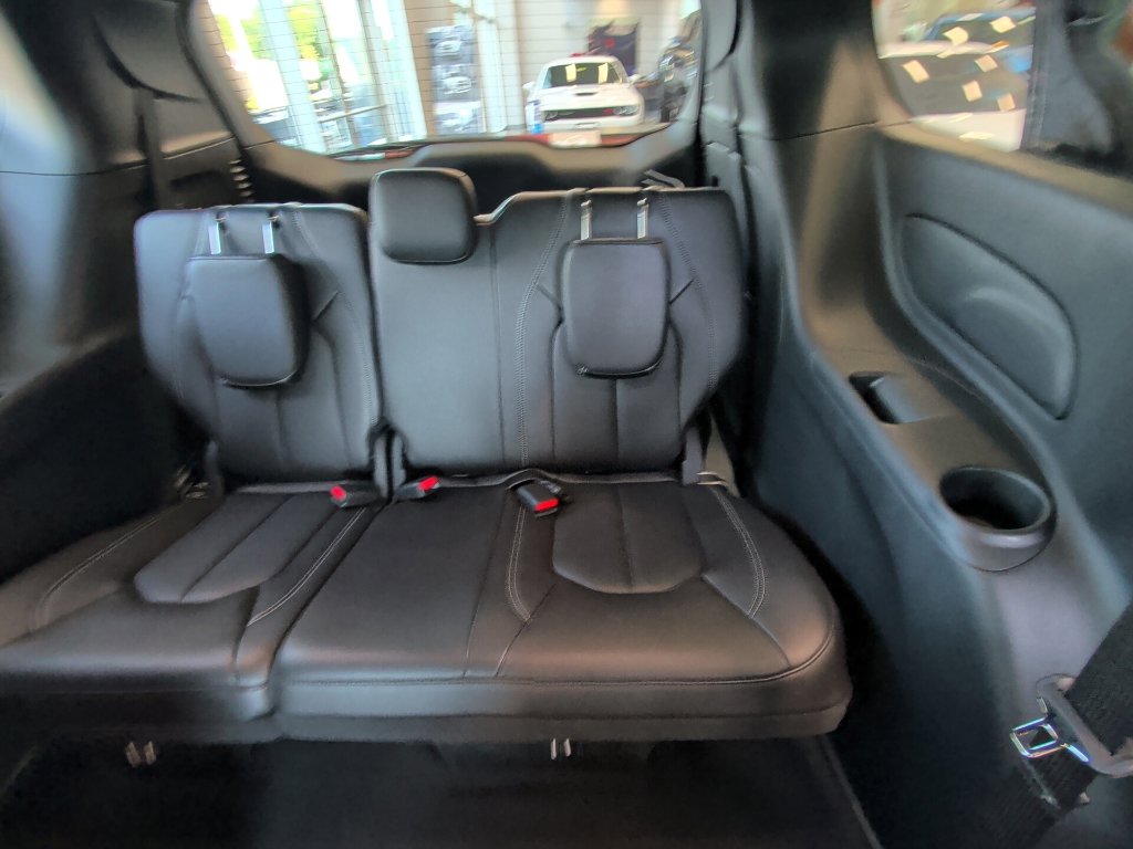 2026 Chrysler Pacifica Select - Photo 13