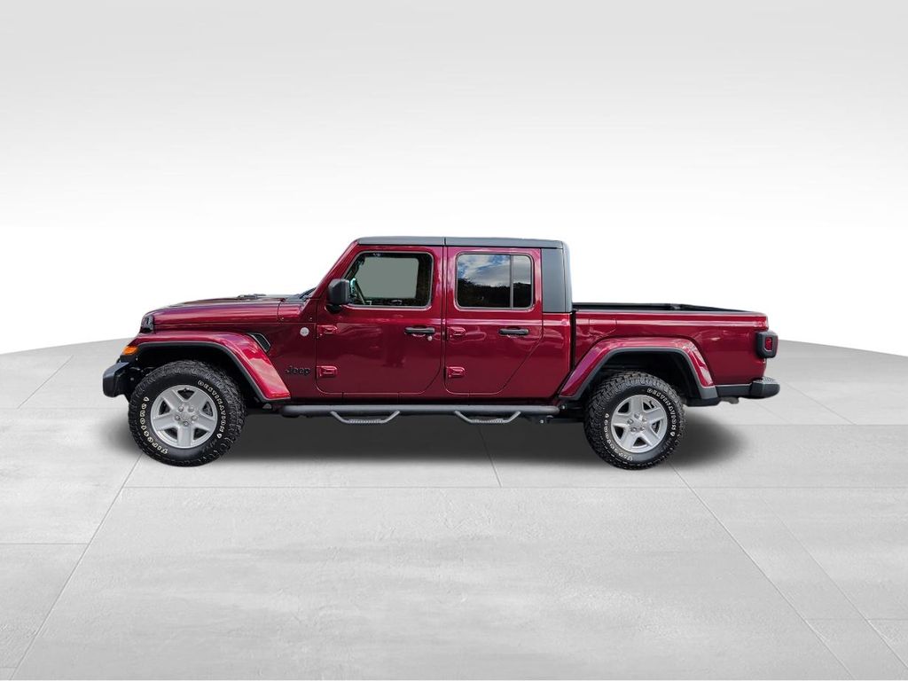 2021 Jeep Gladiator Sport photo 2