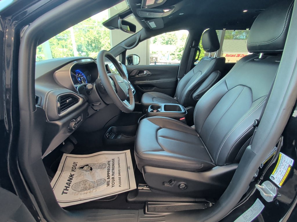 2026 Chrysler Pacifica Select - Photo 9