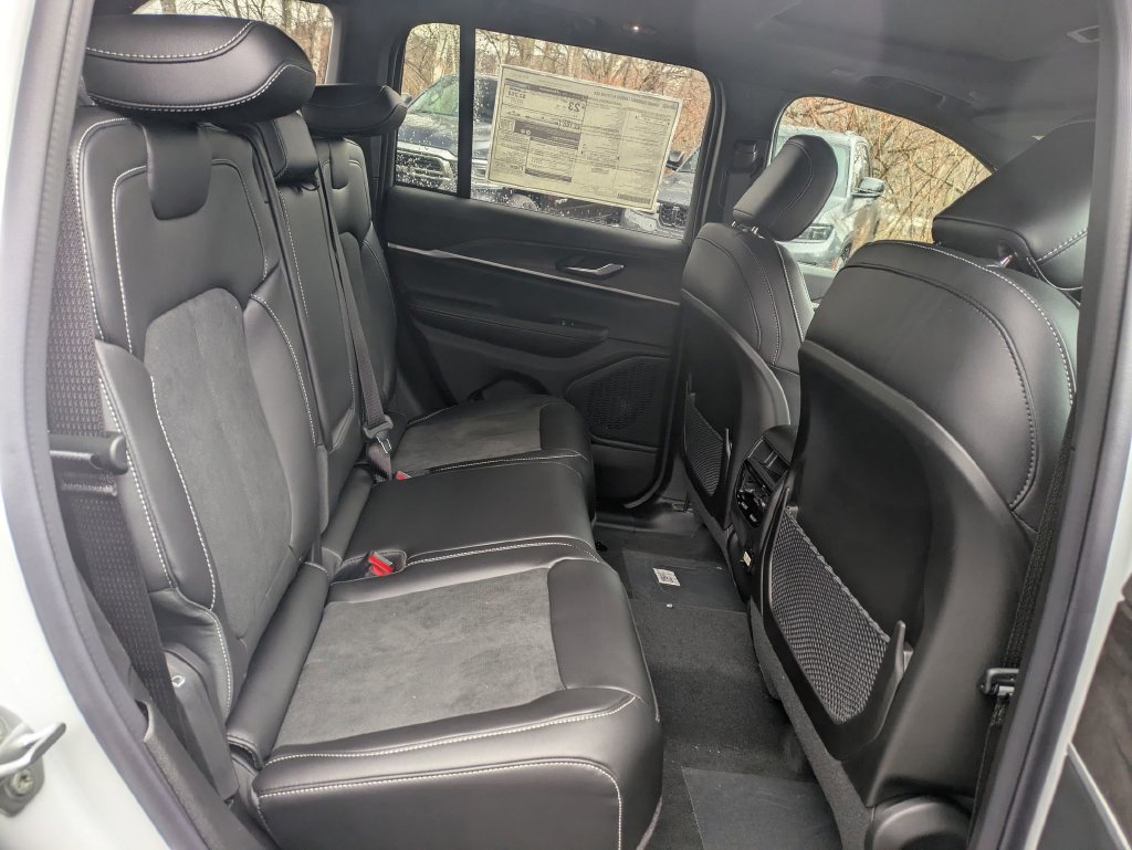 2026 Jeep Grand Cherokee Laredo - Photo 30