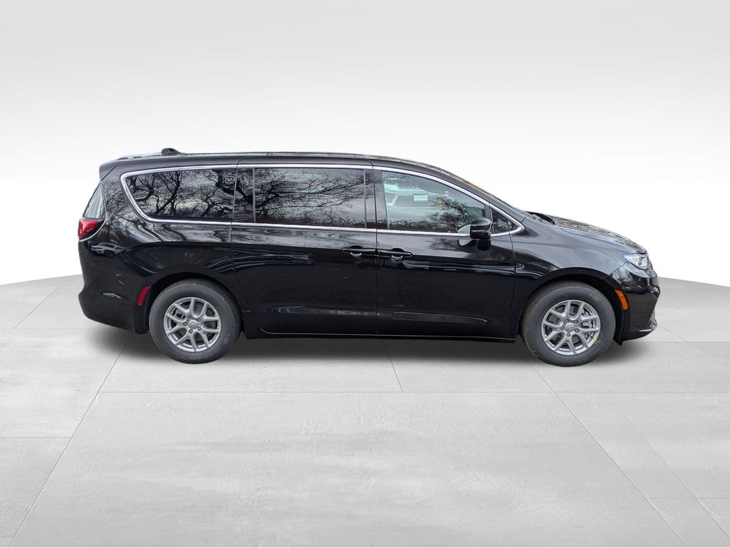 New 2026 Chrysler Pacifica SELECT Passenger Van