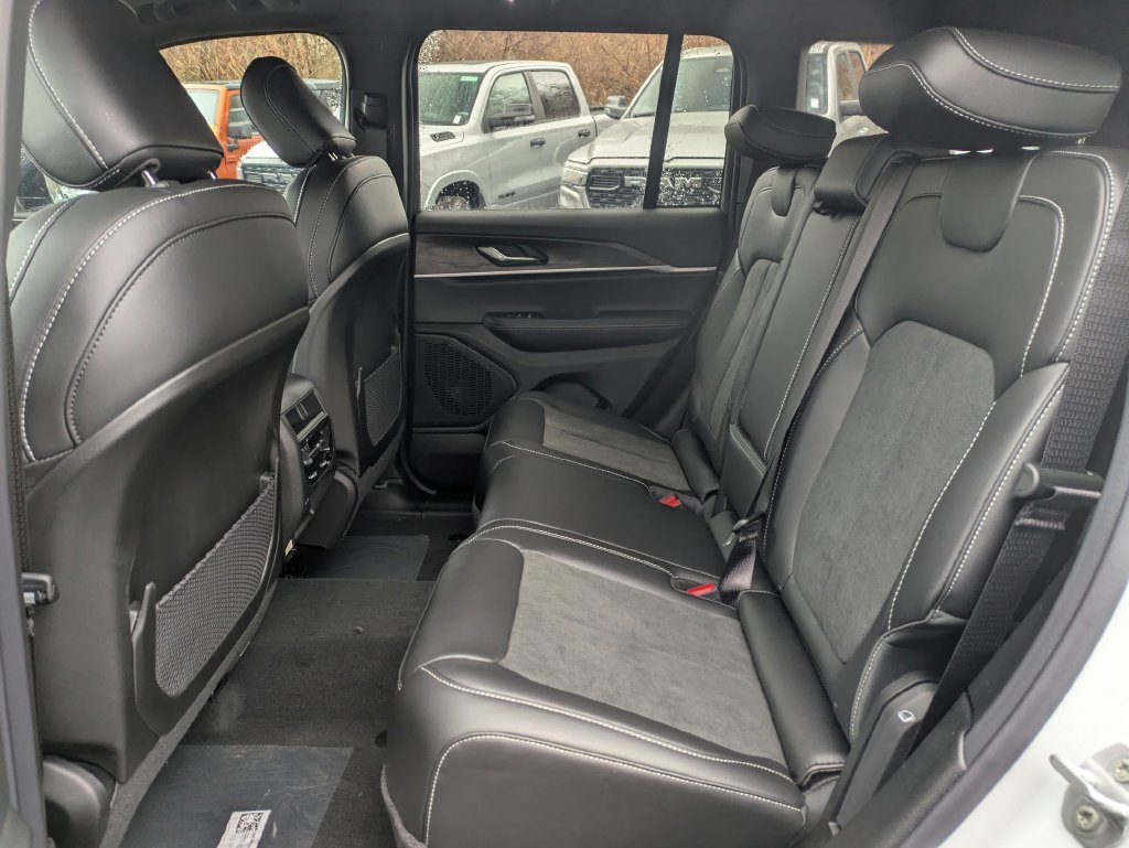 2026 Jeep Grand Cherokee Laredo - Photo 25