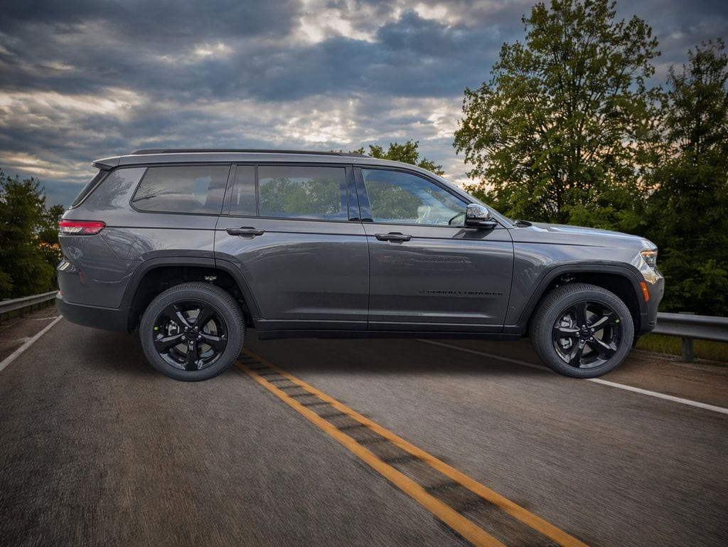 New 2025 Jeep Grand Cherokee L ALTITUDE X 4X4 Sport Utility