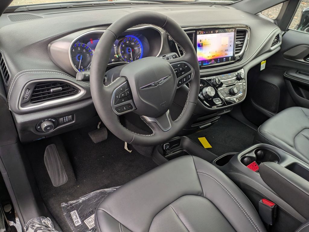 2026 Chrysler Pacifica Select - Photo 13
