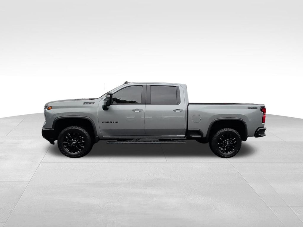 2025 Chevrolet Silverado 2500HD LT photo 2