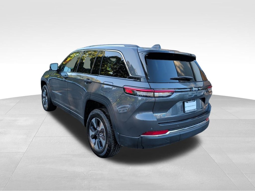 2022 Jeep Cherokee Limited 4xe photo 2