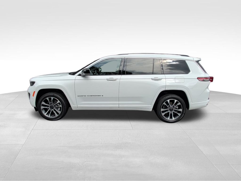 2022 Jeep Grand Cherokee Overland photo 2