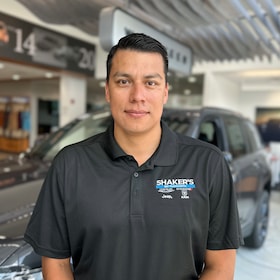 Staff member Christian Sinchi from ID_c0898e01fbb3