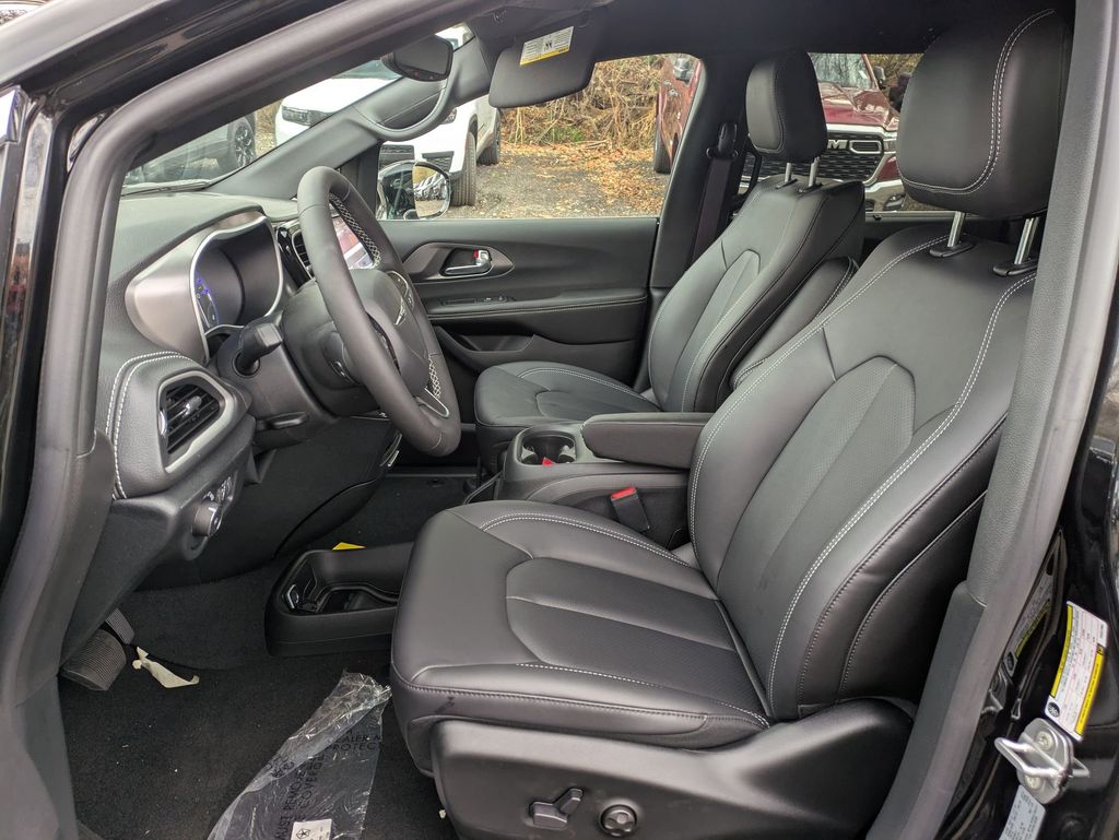 2026 Chrysler Pacifica Select - Photo 12