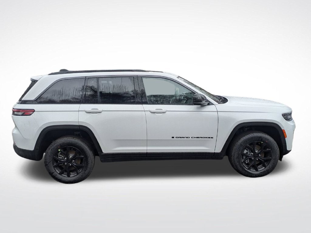 2026 Jeep Grand Cherokee Laredo - Photo 2