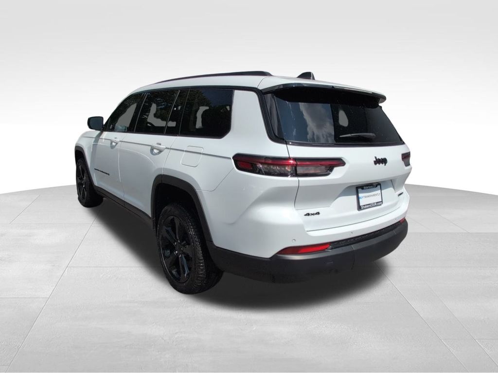 2024 Jeep Grand Cherokee Limited photo 3