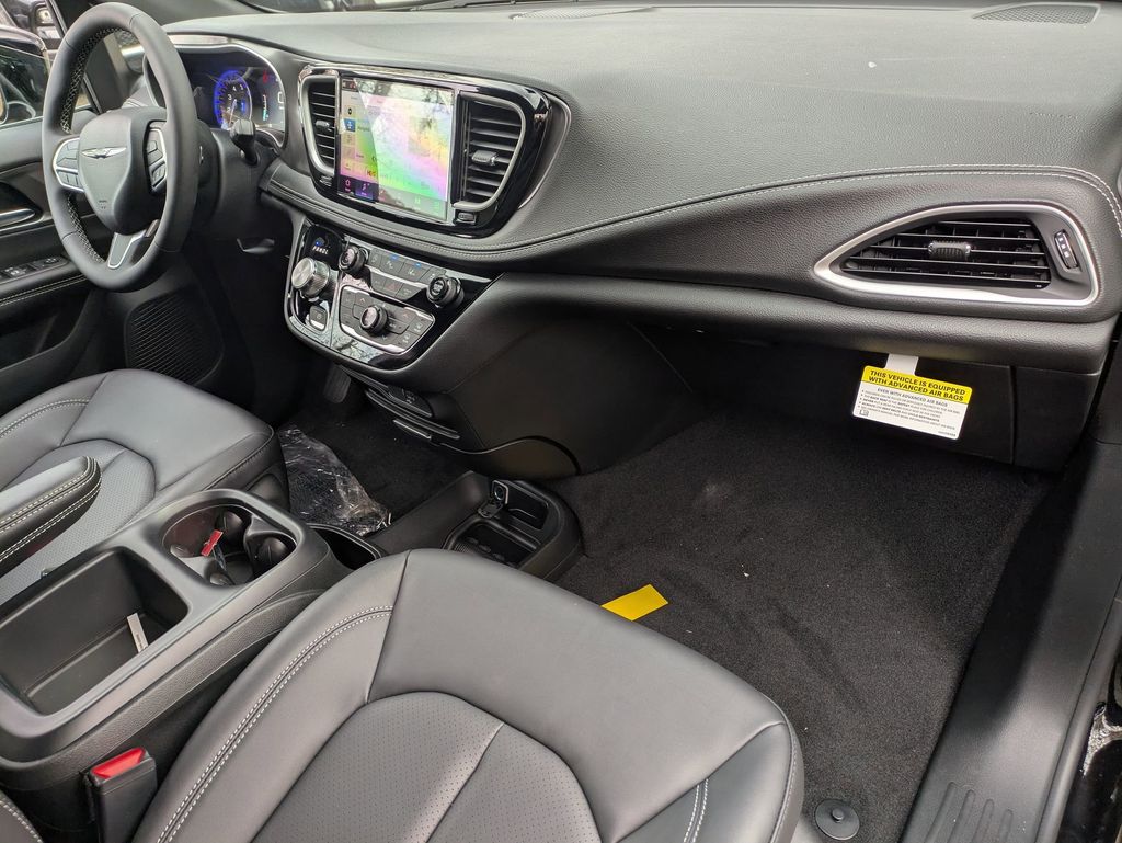 2026 Chrysler Pacifica Select - Photo 29