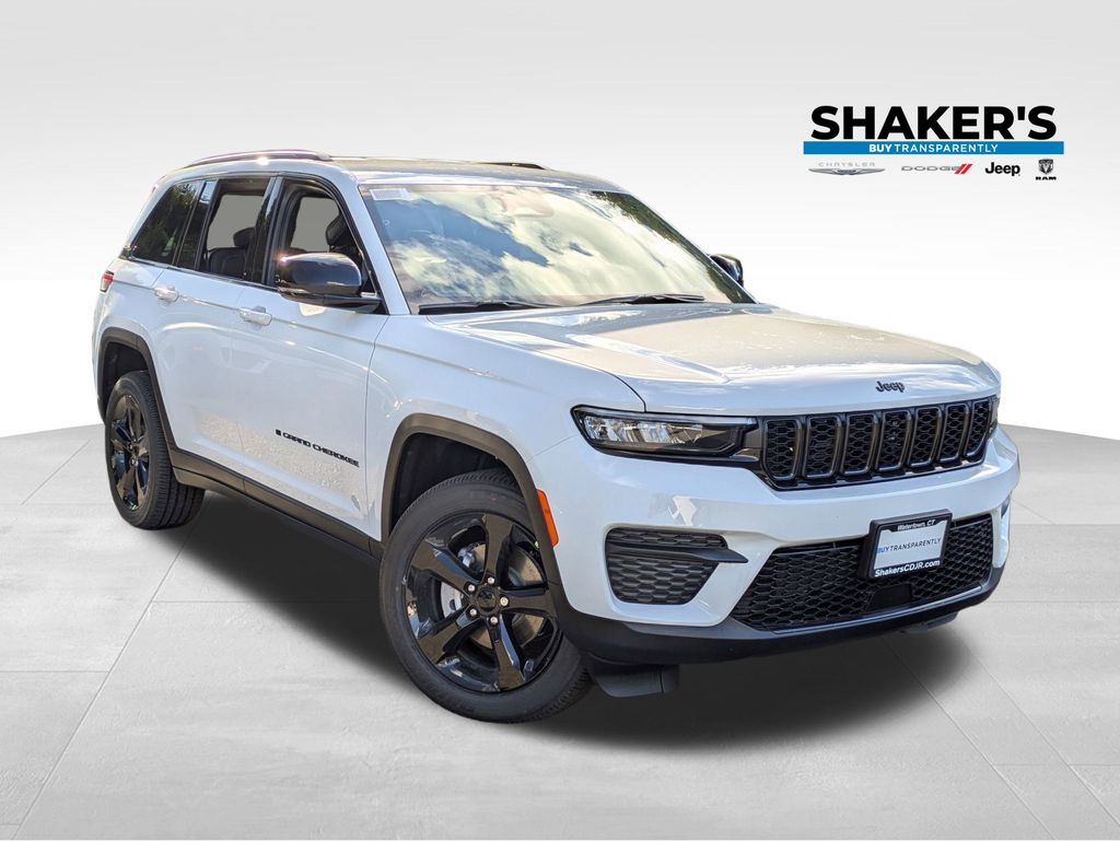 2025 Jeep Grand Cherokee Altitude's photo