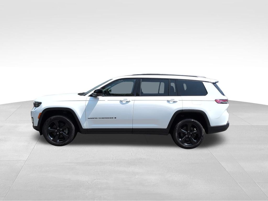 2024 Jeep Grand Cherokee Limited photo 2
