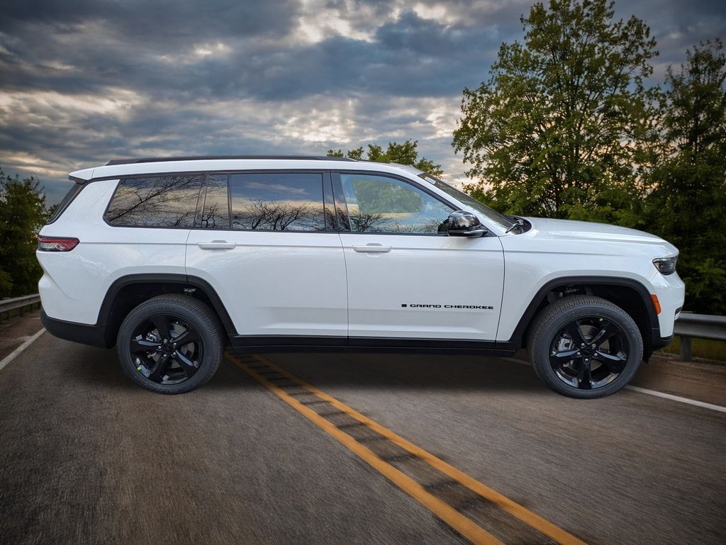 New 2025 Jeep Grand Cherokee L ALTITUDE X 4X4 Sport Utility