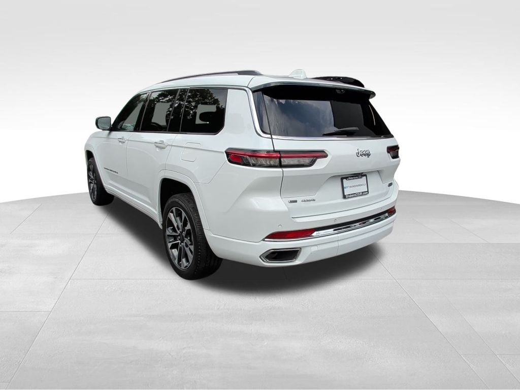 2022 Jeep Grand Cherokee Overland photo 3