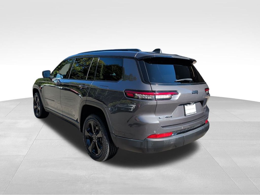 2022 Jeep Grand Cherokee Limited photo 2