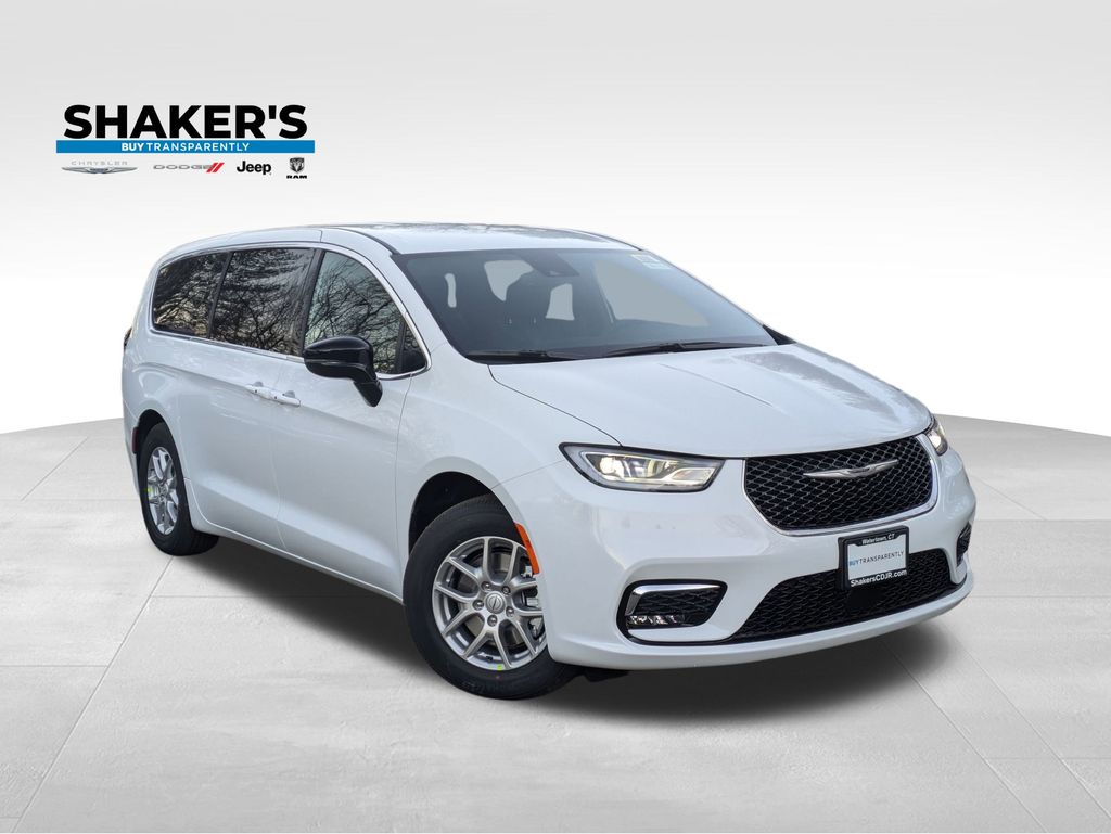 2026 Chrysler Pacifica Select's photo