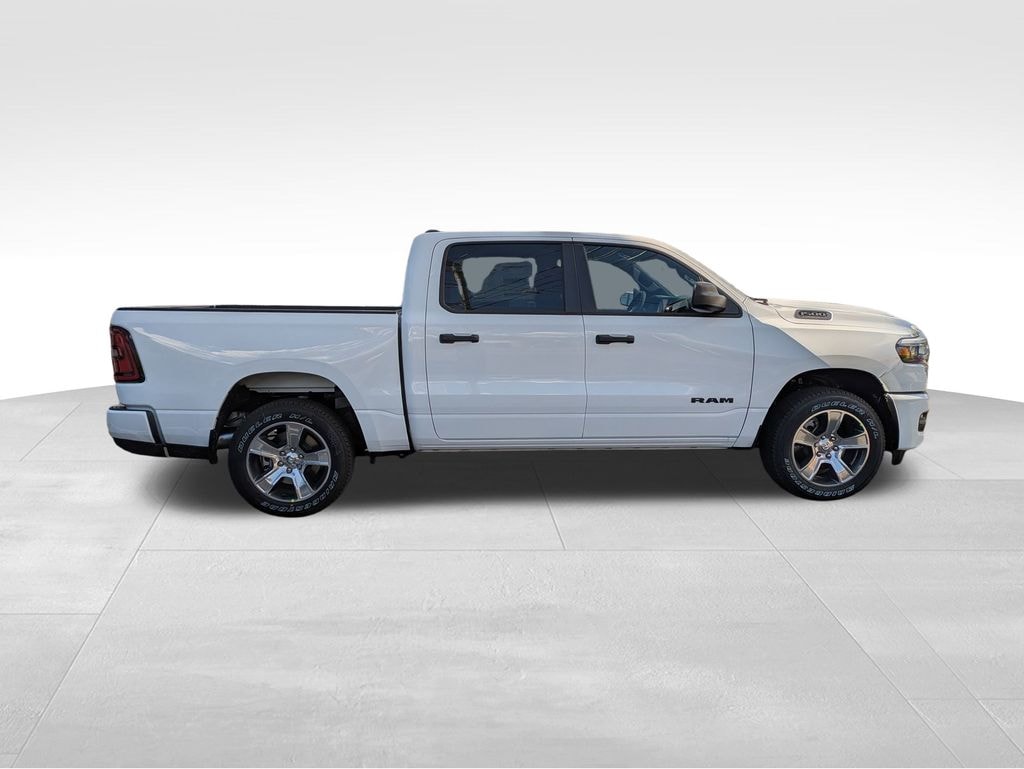 New 2026 Ram 1500 EXPRESS CREW CAB 4X4 5'7 BOX Pickup