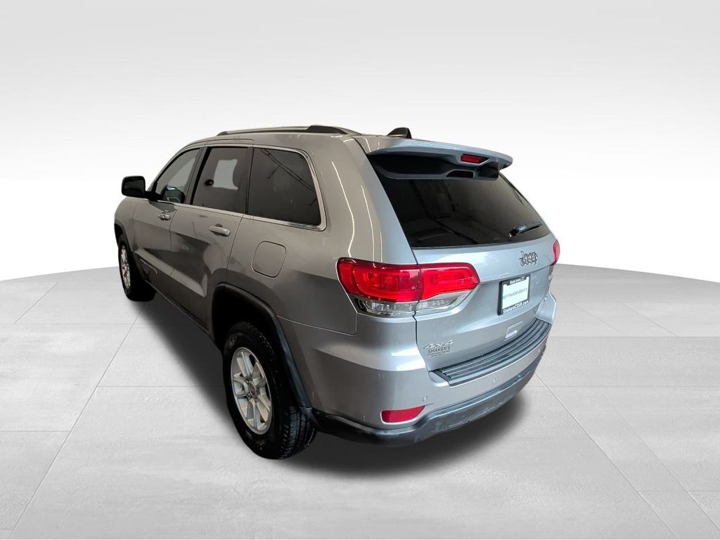 2018 Jeep Grand Cherokee Laredo photo 2