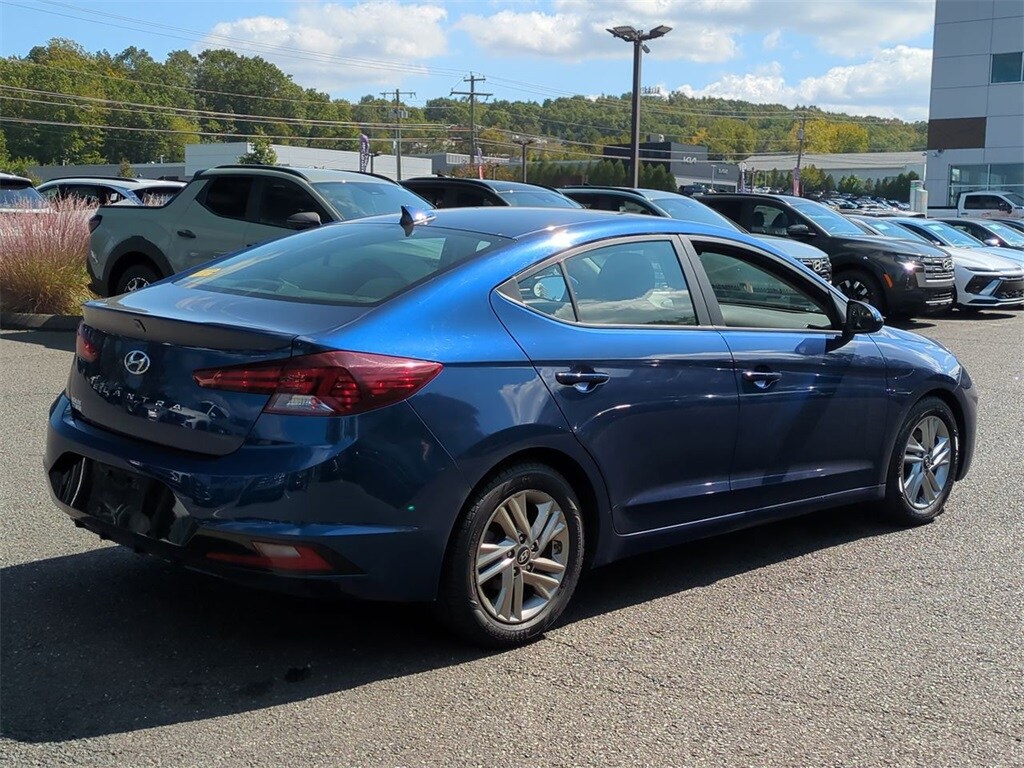 2019 Hyundai Elantra SEL photo 3