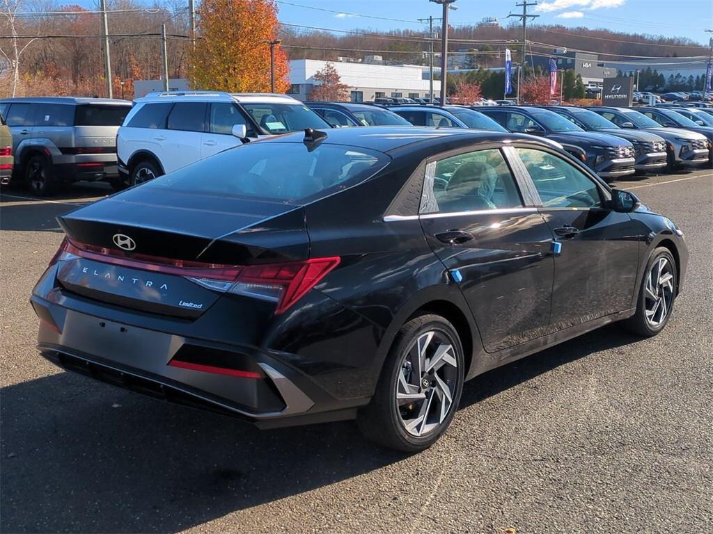 New 2025 Hyundai Elantra Limited Sedan