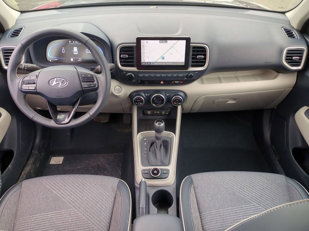 2025 Hyundai Venue Limited - Photo 22