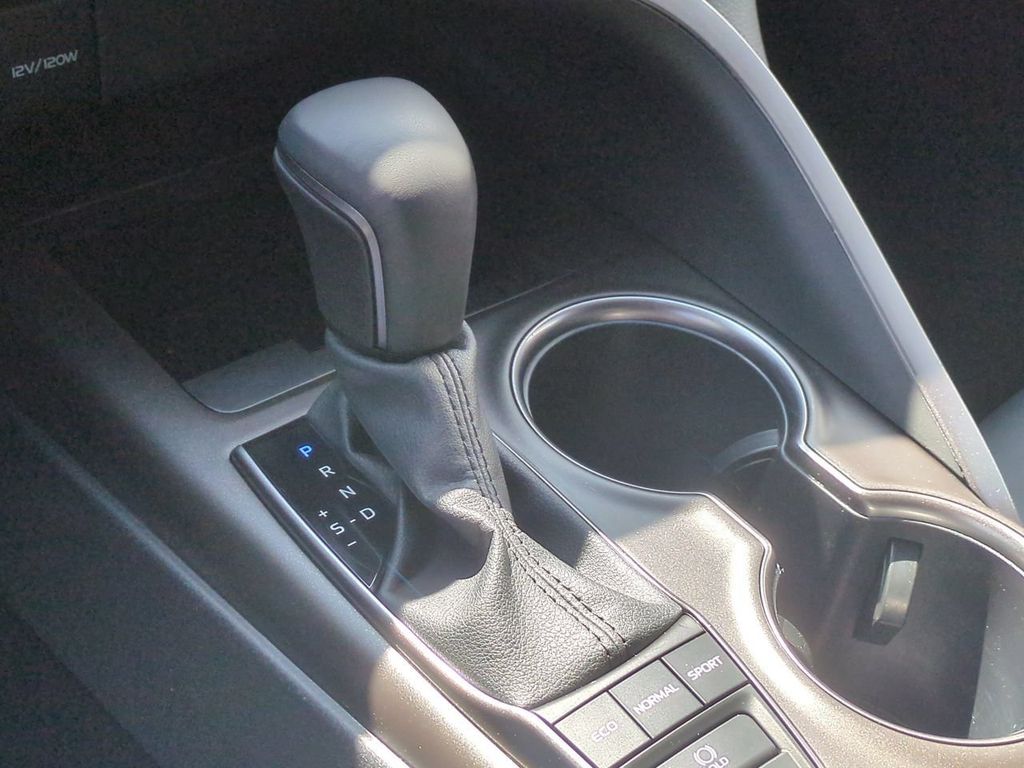 2024 Toyota Camry SE - Photo 17