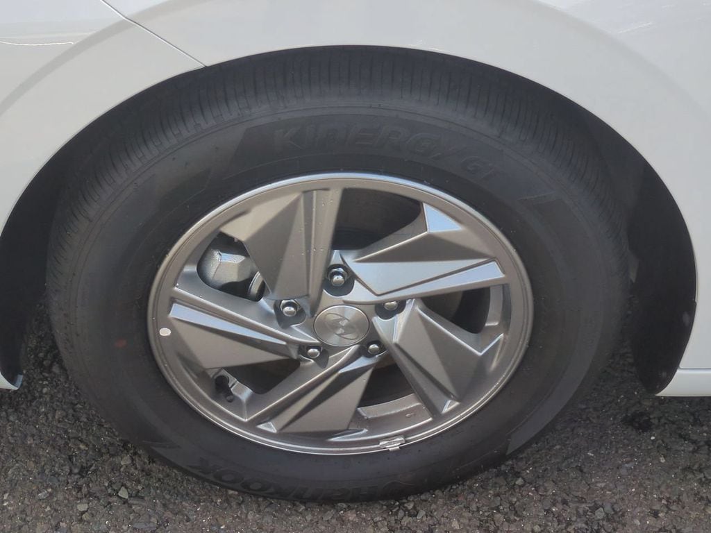 2026 Hyundai Elantra SE - Photo 9