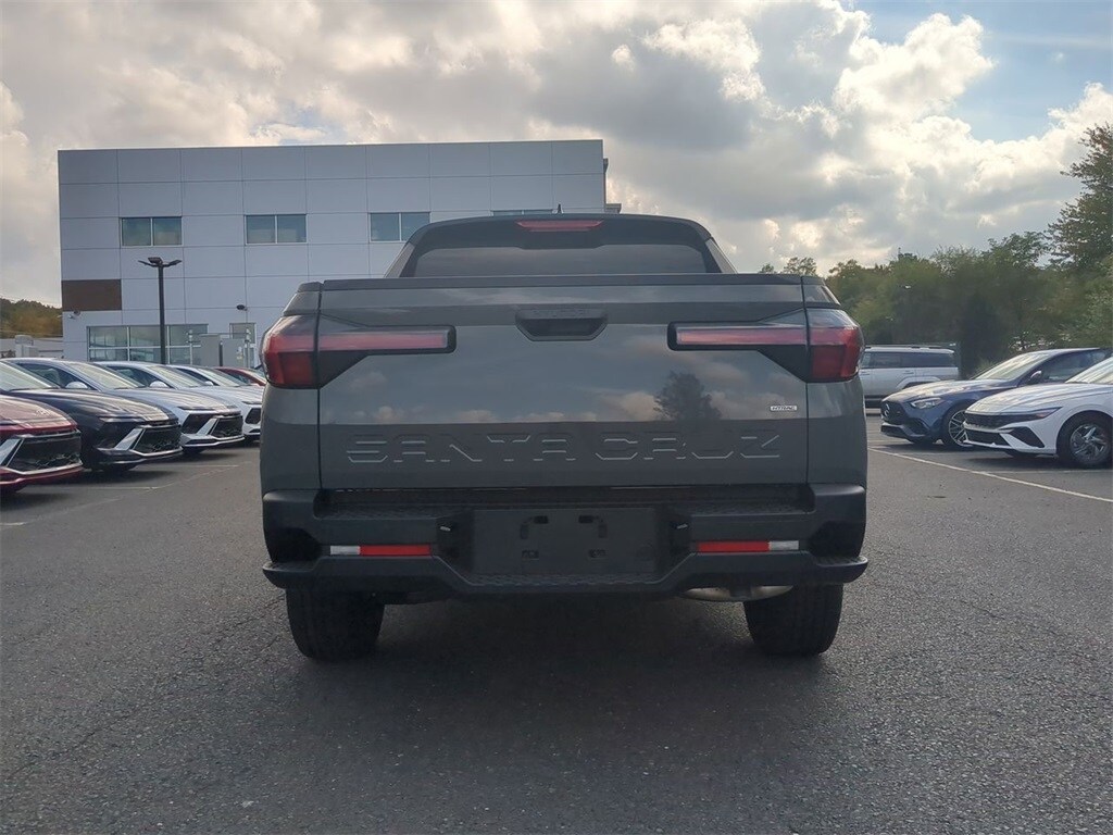 2025 Hyundai Santa Cruz SE photo 3