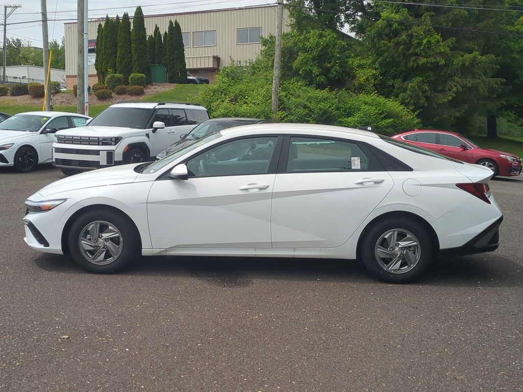 2025 Hyundai Elantra SE - Photo 6