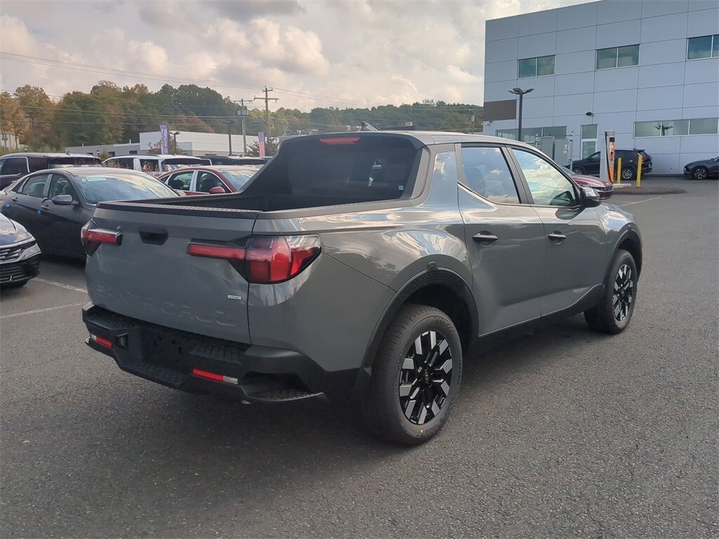 2025 Hyundai Santa Cruz SE photo 2