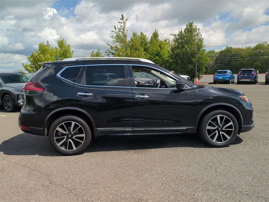 2020 Nissan Rogue SL photo 2