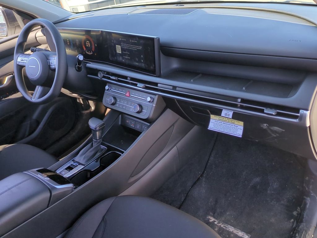 2025 Hyundai Tucson SE - Photo 28