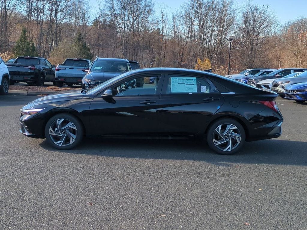 2025 Hyundai Elantra Limited - Photo 6