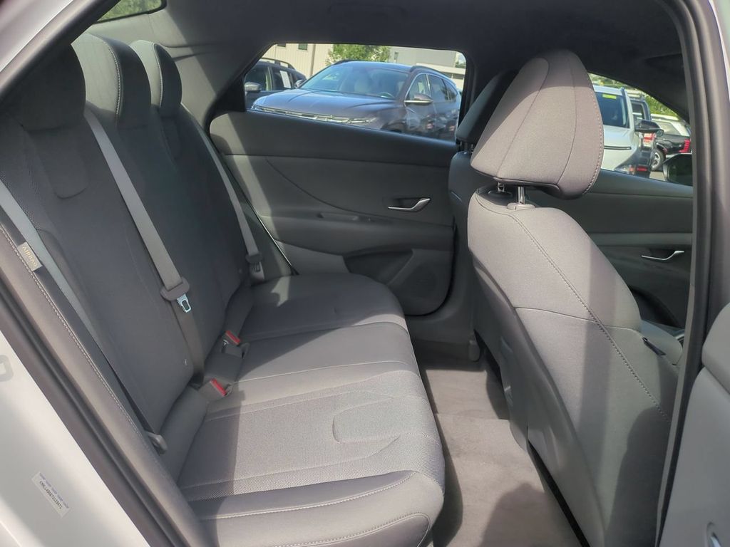2026 Hyundai Elantra SE - Photo 24