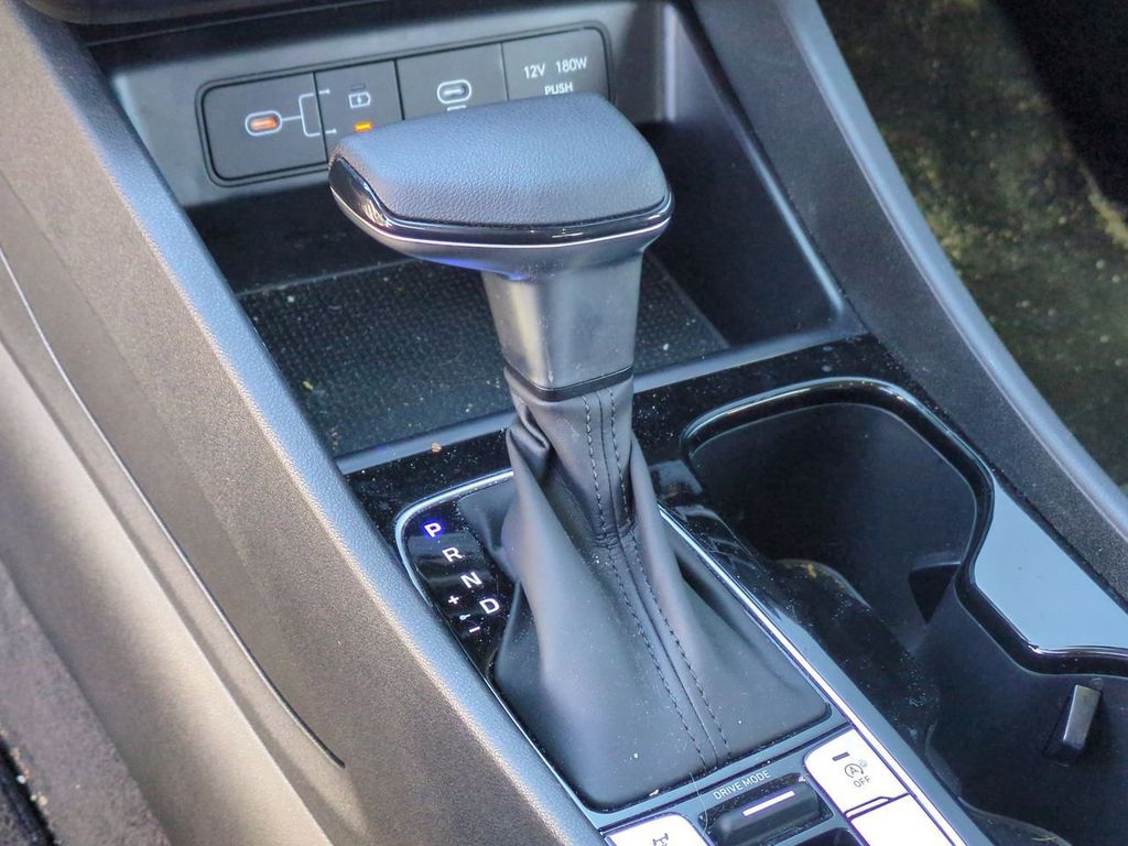 2025 Hyundai Tucson SE - Photo 17