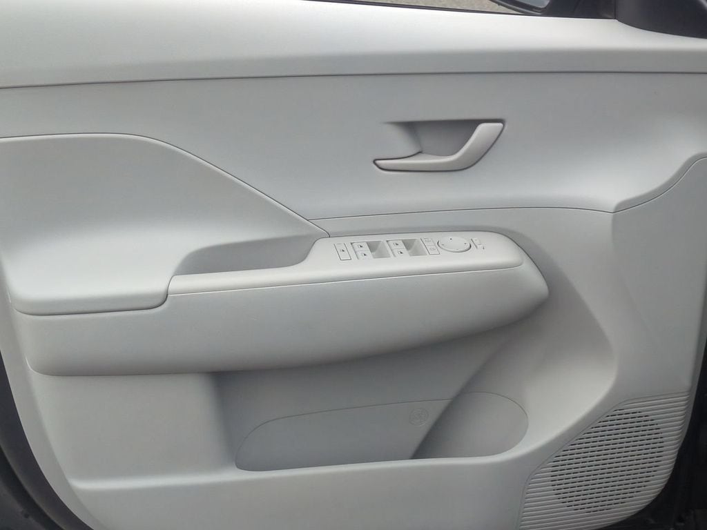 2024 Hyundai Kona SE - Photo 10